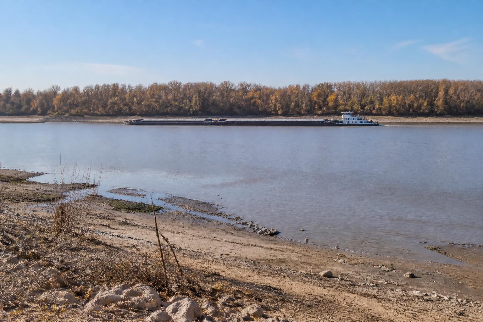 Navigating River Constraints: Mississippi Crop Movement and Basis Realities