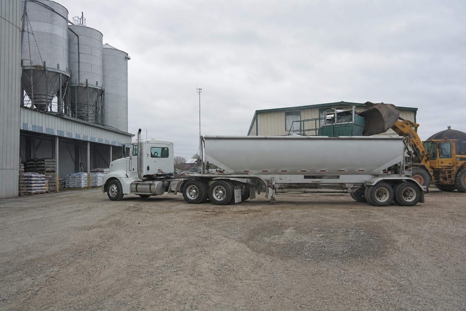U.S. Fertilizer Brief: Delivered Cost Takes Priority as Buyers Plan Nitrogen, Phosphate and Potash Needs - AgroPost