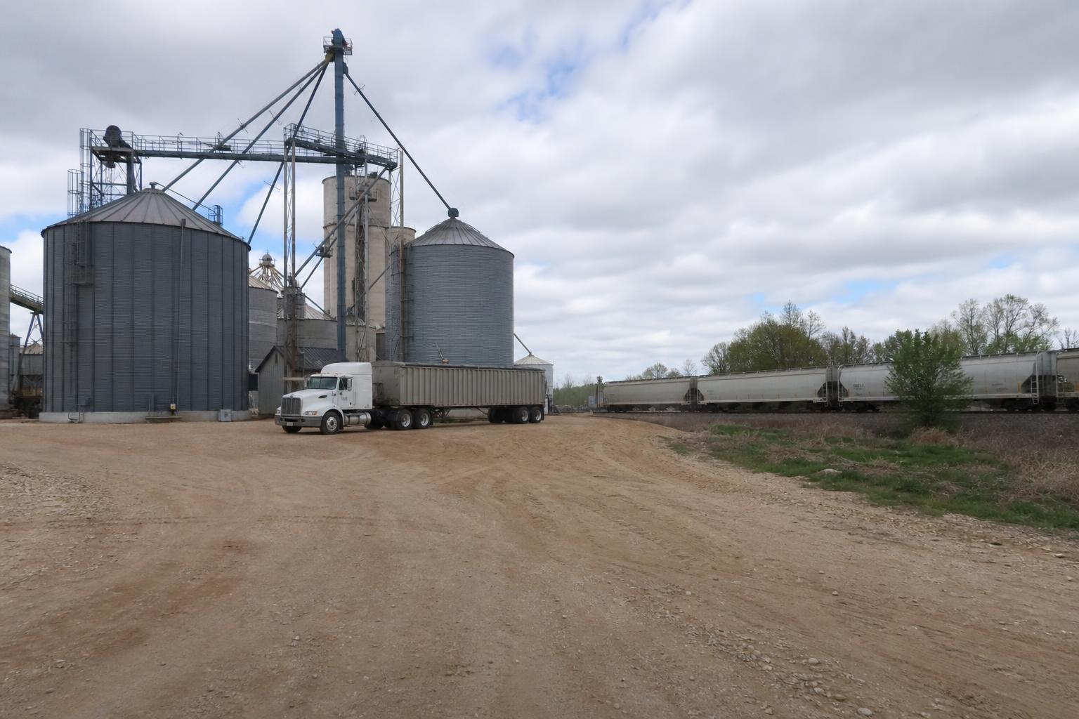 U.S. Grain Freight Brief: Match Sales Windows to Rail, Barge and Truck Capacity - AgroPost