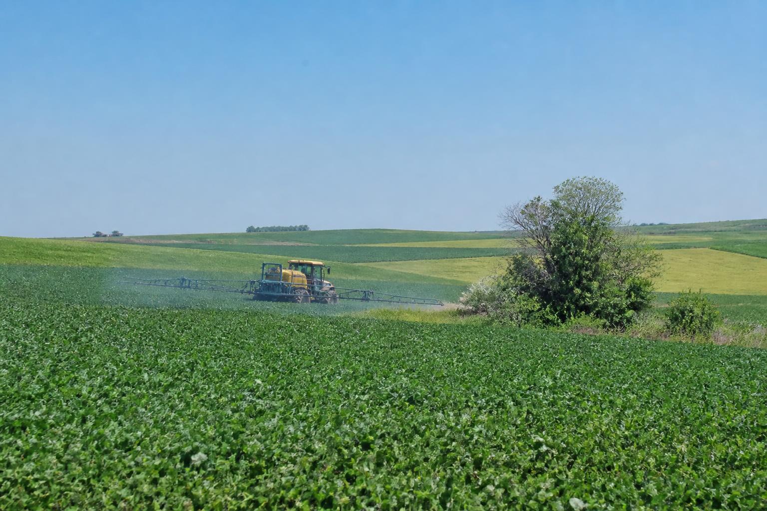 Nebraska Crop Protection: Managing Drift and Resistance in Summer Operations - AgroPost